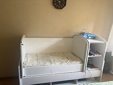 Uşaq çarpayısı və saxlama bölməli mebel komplekti. Ağ rəngdə
