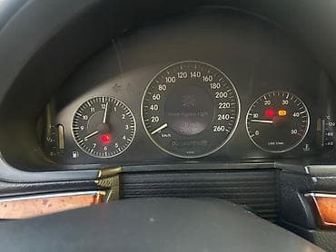 mercedes stopu: Mercedes-Benz E-Class: 2.2 l | 2002 il Sedan — 9