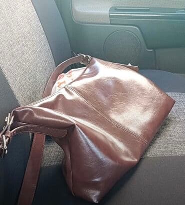 səyahət çantası: Çiyin çantası — 3