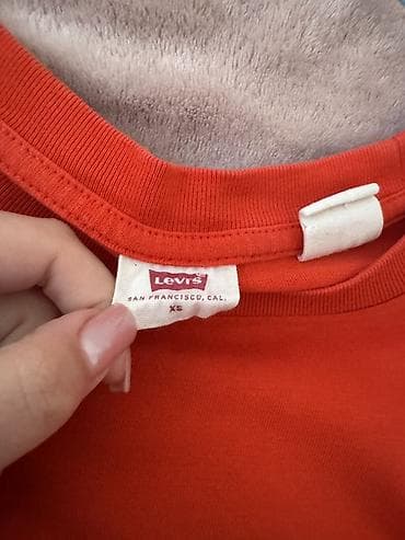 mayka modelleri: Levi’s qadın köynəyi - Model: qısaqoll, klassik kruq yaxalı - Rəng — 3