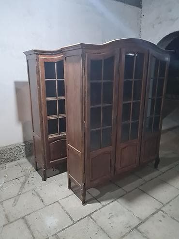 Klassik üslubda taxta vitrin şkaf dəsti - Material: bərk ağac (qoz