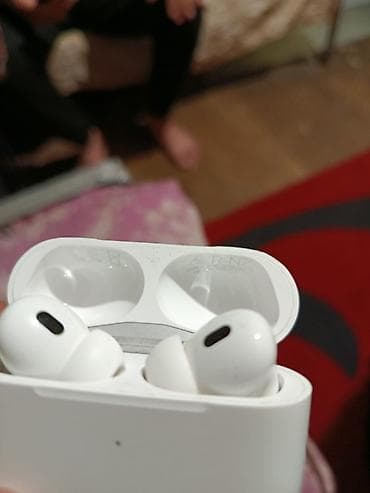 Serverlər: Apple AirPods 2 generation, işlək vəziyyətdədi səsi təmiz. (A2083-sol — 2