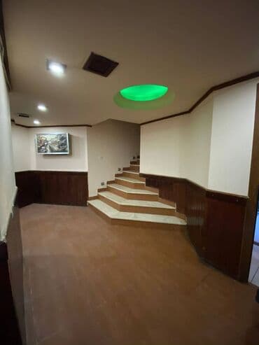 kirayə restoranlar: İçəri şəhər metrosunun yaxınlığında, 360 kv sahəsi olan (yarızirzəmi — 19