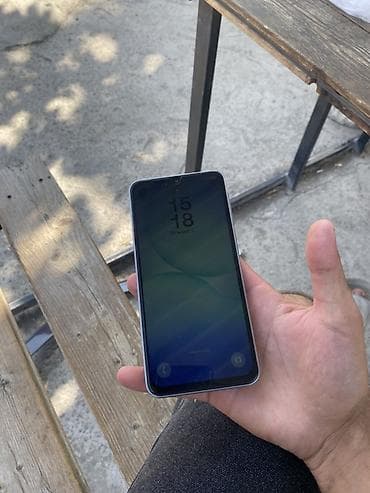 hisense infinity e9: Samsung Galaxy A17, 256 GB, rəng - Gümüşü, Barmaq izi, İki sim kartlı, Face ID — 3