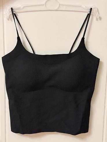 mayka modelleri: Qara rəngli qadın topu – nazik askılı, bədənə oturan kəsim. - Model — 1