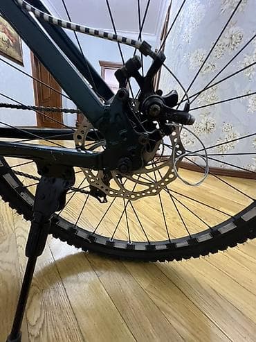 Dağ velosipedi – 27.5” təkərlər, disk əyləclər Xüsusiyyətlər: - — 2