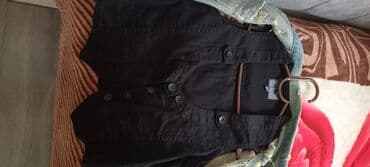 Qara rəngli qadin jilet/vest - Klassik dizayn, V-şəkilli yaxa - Ön