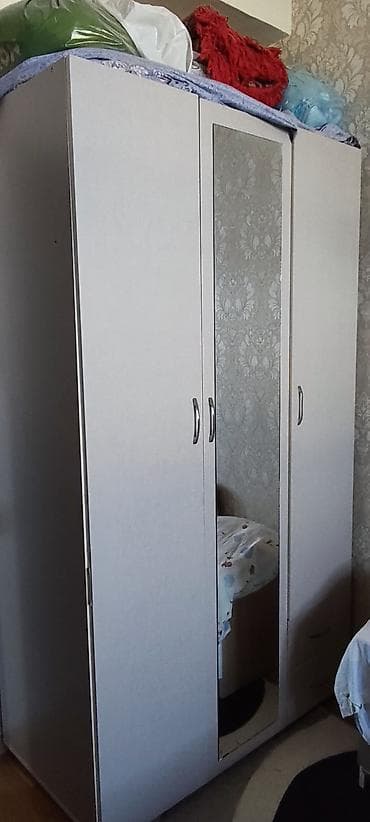 sattlar: İşlənmiş, 3 qapılı, Güzgülü, Bej, Digər material, Açılan, Düz dolab — 1