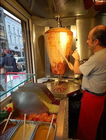 Dönər dükanı icarəyə verilir. Dükan cəlilabad bazarının mərkəzindədir