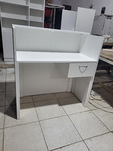 nerj stol: Ağ rəngli resepsiyon masası / kassir stolu. Minimalist və səliqəli — 1