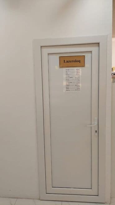 işlenmiş plastik qapi: Plastik qapı 75azn. Olcu deqiq bilinmir. Tecili satilir. Unvan — 1