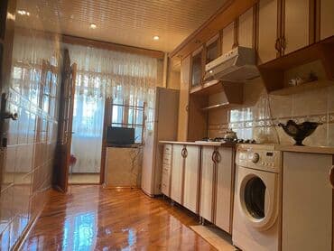 9 ci mikrorayon satilan evler: Bakı, 3 otaqlı, Köhnə tikili, m. Qara Qarayev, 82 kv. m — 8