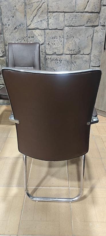 Офисные гарнитуры: Bir müdür kreslo 2 gonax kreslo 2 büyük stol, 1 balaca stoll, 2 — 7