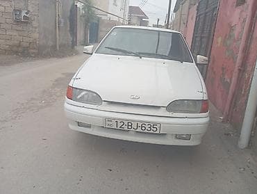 skoda oktavia: Lada Samara sedan, ağ rəng. 4 qapılı kuzov, arxa spoyler, duman — 1