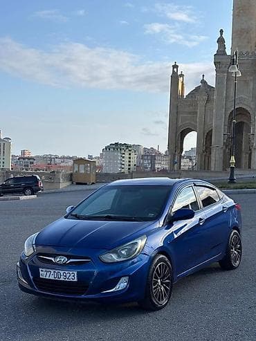 hunday matrix: Hyundai Accent: 1.6 l | 2012 il Sedan — 1
