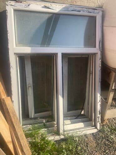 sendvic panel satilir: Ağ rəngli plastik pəncərə, iki şüşəli konstruksiyaya malikdir. Üst — 1