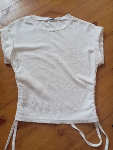büzmə karandaş ətək: Ağ rəngdə, qısaqol, yanlardan büzməli, bağlama detallı qadın t-shirt — 1