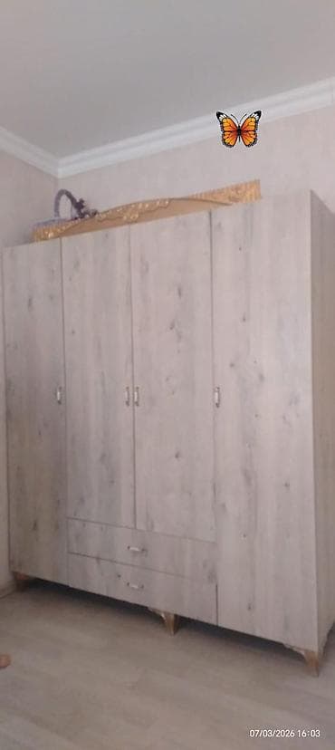 4 kabel: SAMİRƏ 🦋 Dolab təzə kimi 4 qapılı asılqan polkalı Ölcü teqribi 2,40 — 1