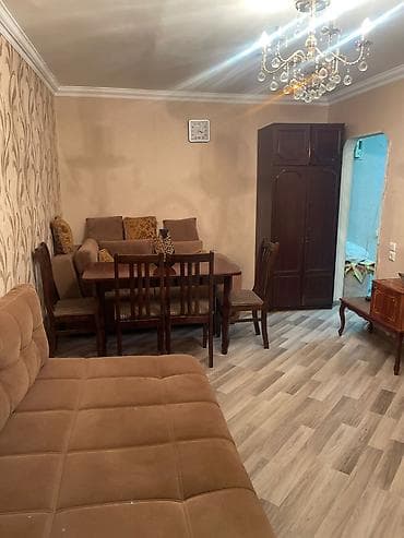 sarayda satilan evler: Yasamal rayonu, Elmlər metrosu yaxınlığı, BDU-nun yanında, köhnə — 2