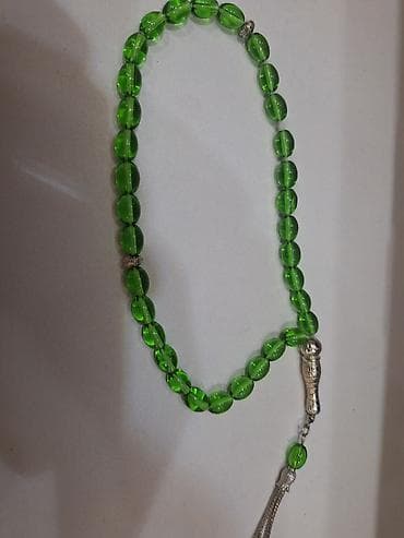 Yaşıl muncuqlu təsbeh - Material: şəffaf yaşıl akril/şüşə tipli oval
