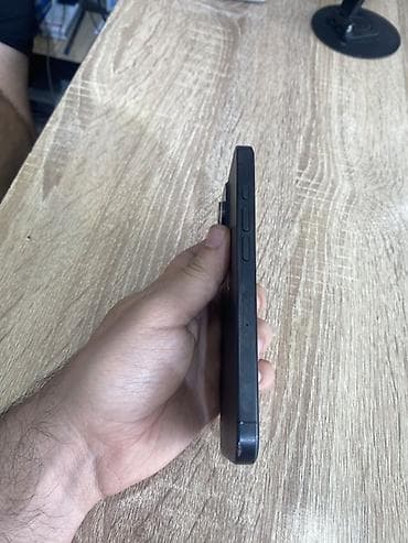 iphone 15 pro black: IPhone 15 Pro, Qara — 2