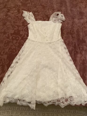 ağ kupalnik: Ağ rəngli zərif krujeva don - Dizayn: A-kəsim, beldən aşağısı — 1