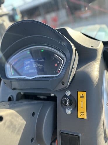 dete 75 трактор: Yeni RD1004 modeli traktor. Mavi və ağ rənglərdə, kabinli və müasir — 7