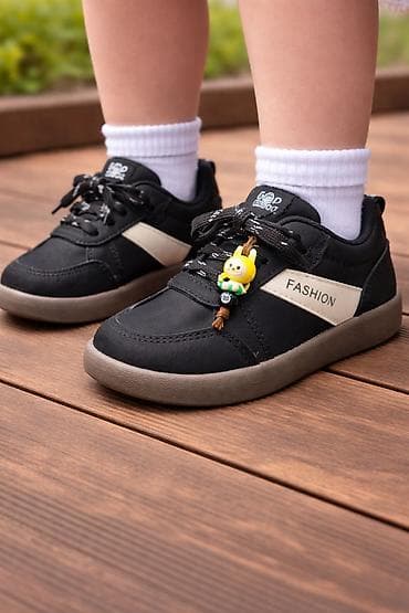 Uşaq idman ayaqqabısı - Rəng: qara üst hissə, bej yan zolaq, boz