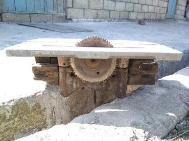 plastik qapılar işlənmiş: Taxta kəsən dəzgahı. Sirkulyar, motorsuzdur, şəkildə gördüyünüz — 2