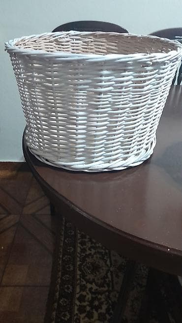 Səbət ag rəngdə