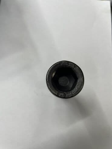 Жидкие обои: Altıbucaqlı başlığı və tam yivli şaftı olan bu qara rəngli bolt — 2