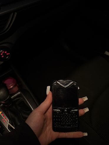 Vertu rəng - Qara, Düyməli