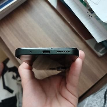 mini android telefonlar: Poco M6 4G, 256 GB, rəng - Qara, Sensor, Barmaq izi, Face ID — 4