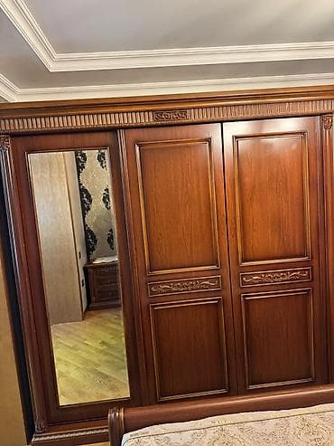 Ev üçün mebel: Klassik üslubda tam yataq otağı dəsti Tərkibi: - 2 nəfərlik çarpayı — 4
