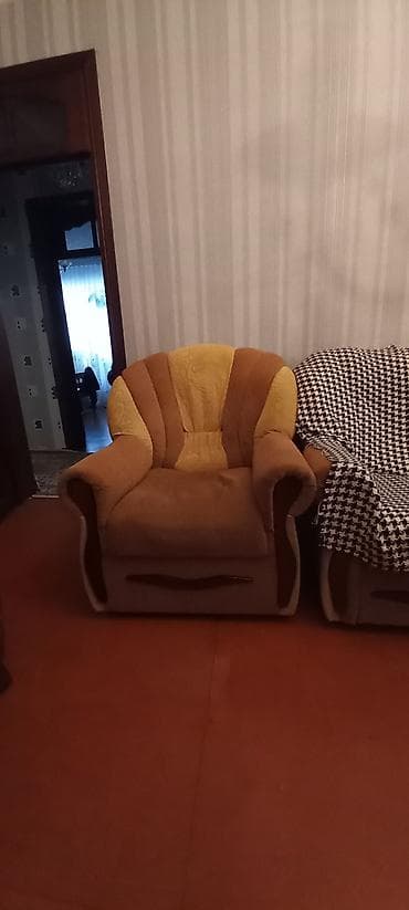 klassik divanlar: Qonaq otağı üçün yumşaq mebel dəsti - Tərkib: 1 üçnəfərlik divan + 2 — 3