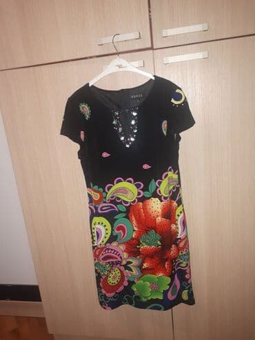 Cəmi 2 dəfə toya geyilmiş paltar, əla vəziyyətdədir, ölçü M. Baha