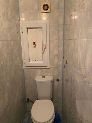 9 ci mikrorayon satilan evler: Bakı, 4-cü mikrorayon, 3 otaqlı, Köhnə tikili, m. Memar Əcəmi, 90 kv. m — 11