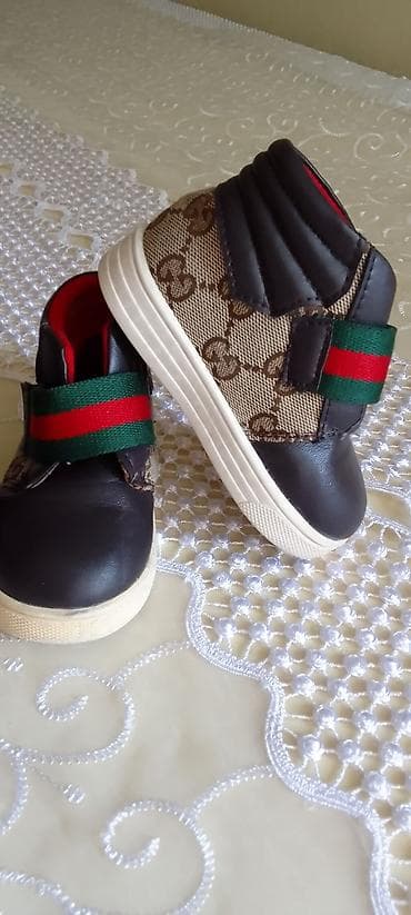 botinki: 2cut bot. her biri 35manat. Gucci ve Burberry. 20 ve 21 razmer — 4