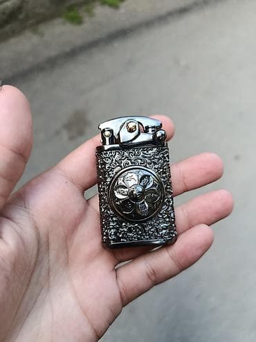 Vintage tərzində qazlı alışqan - Material: Metal korpus, qara xrom