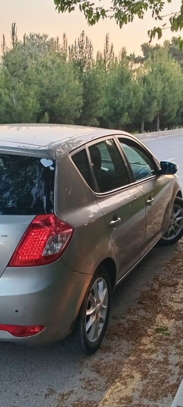 продажа подержанных автомобилей: Kia Ceed: 1.6 л | 2010 г. Хэтчбэк — 12