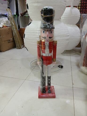 Fiqur, Taxta, rəng - Qırmızı