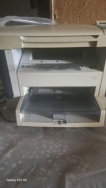 HP LaserJet MFP (üstündə “HP” loqosu olan çoxfunksiyalı qurğu) -