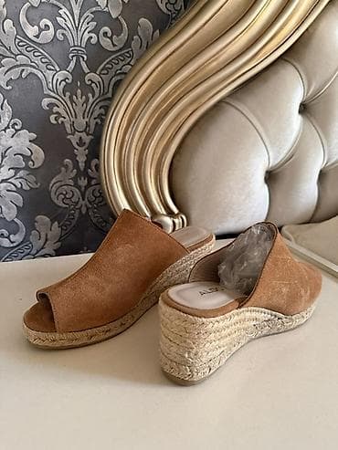 Şəxsi əşyalar: ALDO brendinin qadın üçün platformalı sandal/slaydları - Model: Açıq — 1