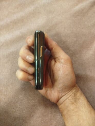 Qatlanan smartfon Xüsusiyyətlər: - Qatlana bilən konstruksiya