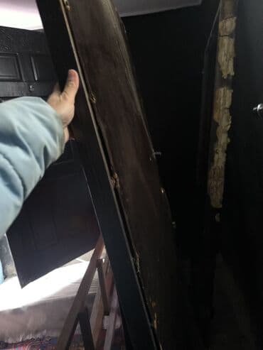 dəmir qapi: Ünvan-Mərkəzi univermaq yanı — 3