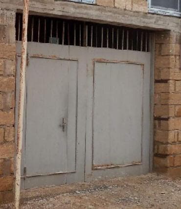 İşlənmiş Dəmir Qaraj darvazası, Yana açılan, Mexaniki, rəng - Boz, Qapı ilə