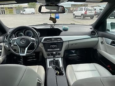 Avtomobil satışı: Mercedes-Benz C250 sedan - Kuzov: ağ rəng, 4 qapı, aerodinamik — 4