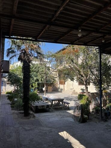 недвижимость в кусарах: Qaraçuxur Qəsəbəsində 10 sotda həyət evi satılır. Yaxınlığında 4 — 2