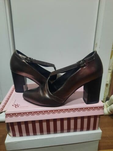 charles keith azerbaijan: Qadın ayaqqabıları – 2 model 1) Tünd bürünc rəngdə, qalın hündürdaban — 1