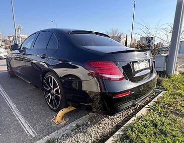 d1s led: Mercedes-Benz E-Class Sedan – qara rəng, AMG üslublu eksteryer paketi — 5